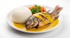 poisson moitié-Sauce